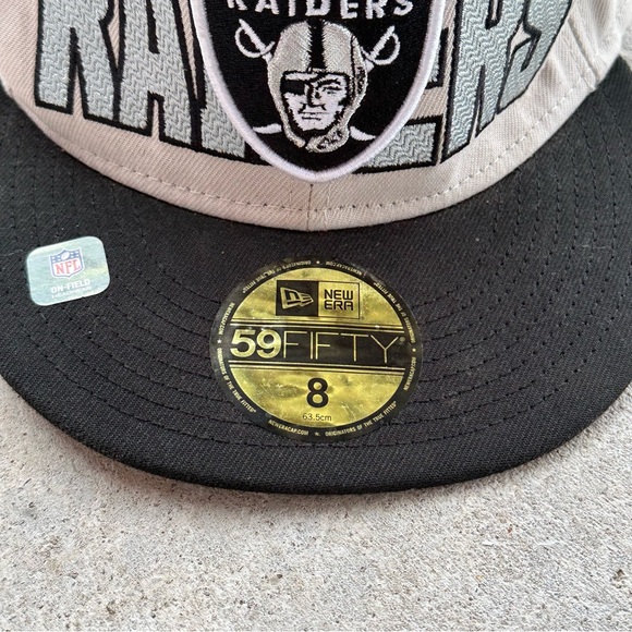 Men's New Era Stone/Black Las Vegas Raiders 2023 NFL Draft On Stage 59FIFTY Hat - Picture 2 of 10